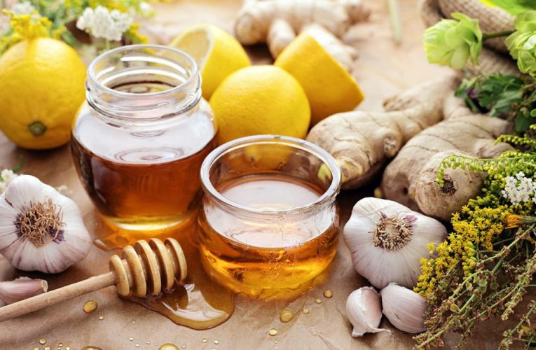 Hudhër, limon dhe mjaltë, kombinimi natyral për ftohjen